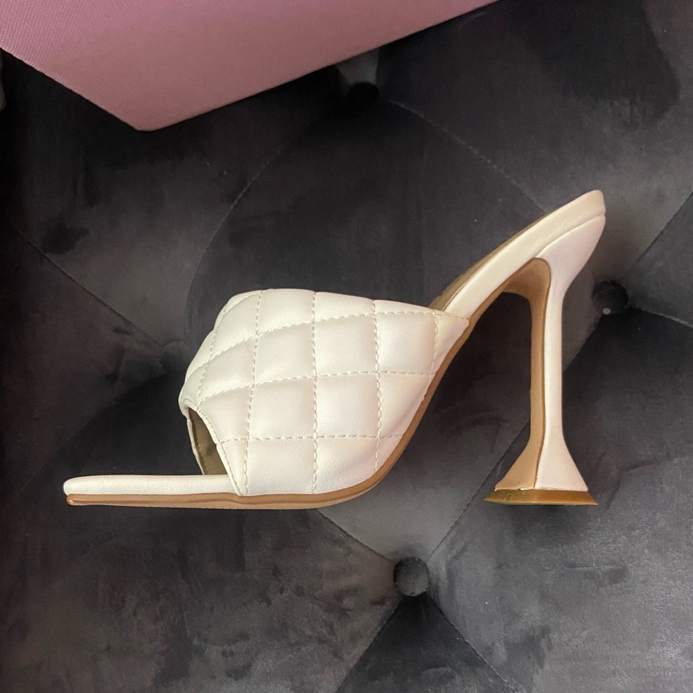 HEELS - Picture 4 of 4